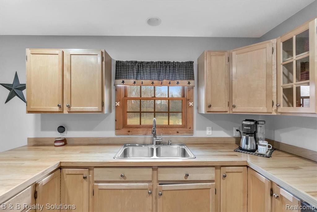 1608 Tozer Road North Branch, MI 48461 - Photo 14 of 40
