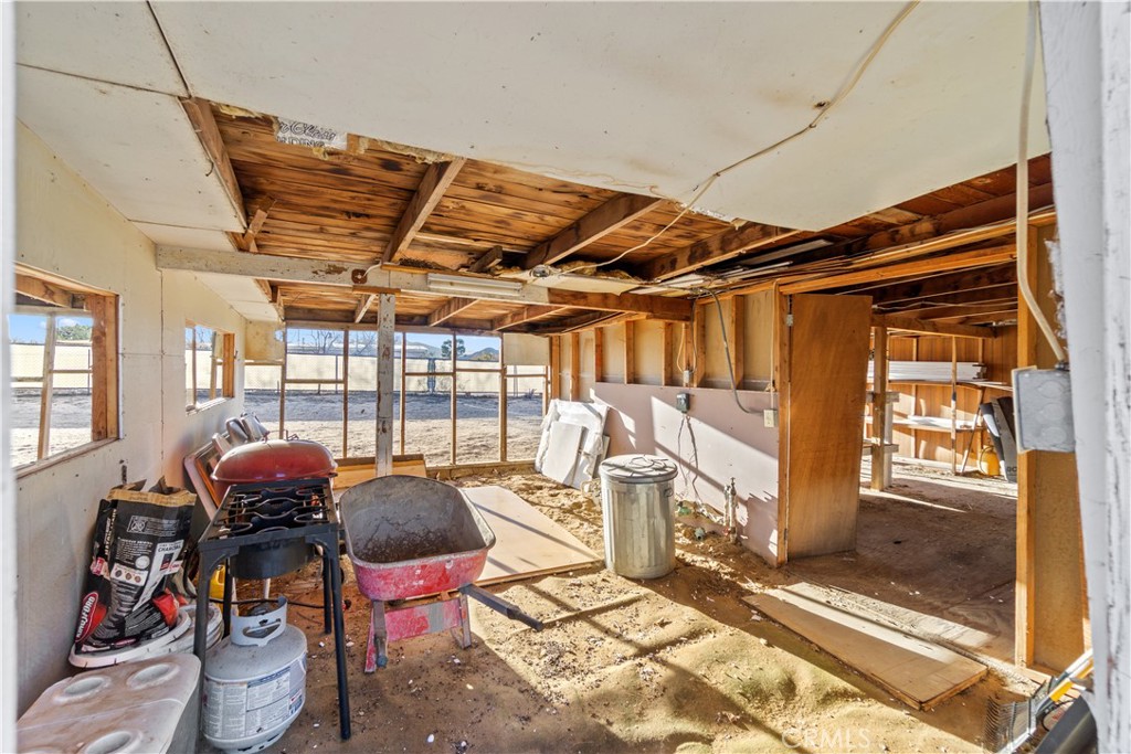 64654 Sun Mesa Road Joshua Tree, CA 92252 - Photo 25 of 25 a storage room with furniture