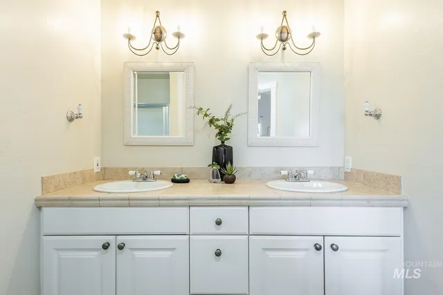 $999,000 | 988 West King Road, Kuna, ID 83634