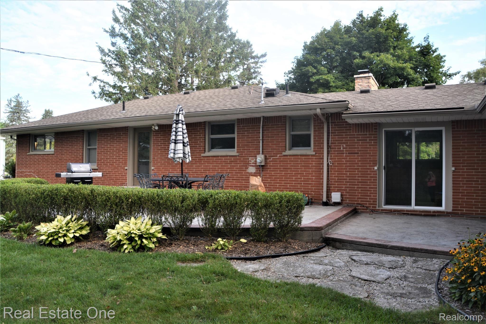 345 Willow Tree Lane Rochester, MI 48306 - Photo 13 of 17 DSC_3715 (2).JPG