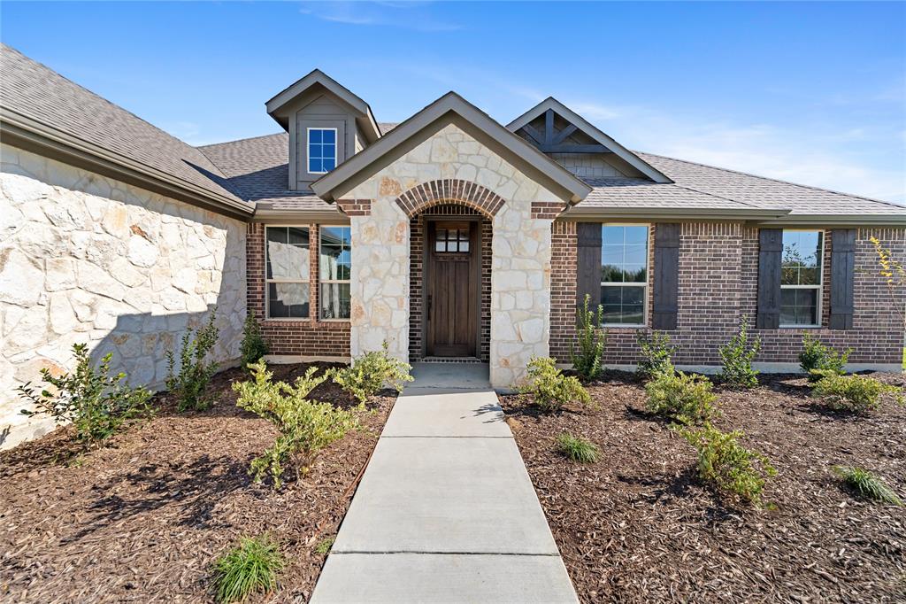 30 Roosevelt Ln Valley View Valley View, TX 76272 - Photo 6 of 35 a front view of a house with garden
