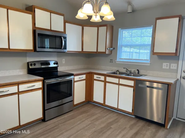 $1,275 | 4128 Bridge Court, Unit B, Winterville, NC 28590