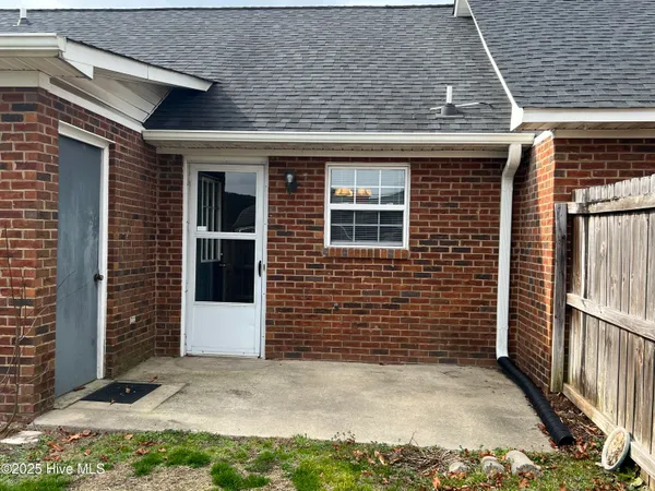 $1,275 | 4128 Bridge Court, Unit B, Winterville, NC 28590