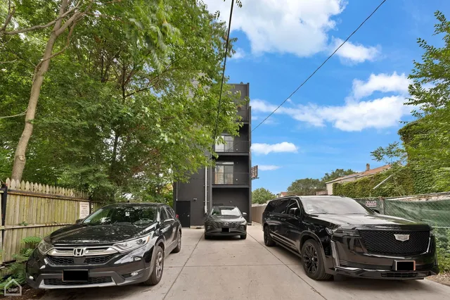 $3,250 | 1921 South Jefferson Street, Unit 1, Chicago, IL 60616