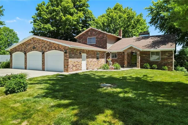 $438,500 | 1600 Golf Club Drive South, Richmond, MO 64085