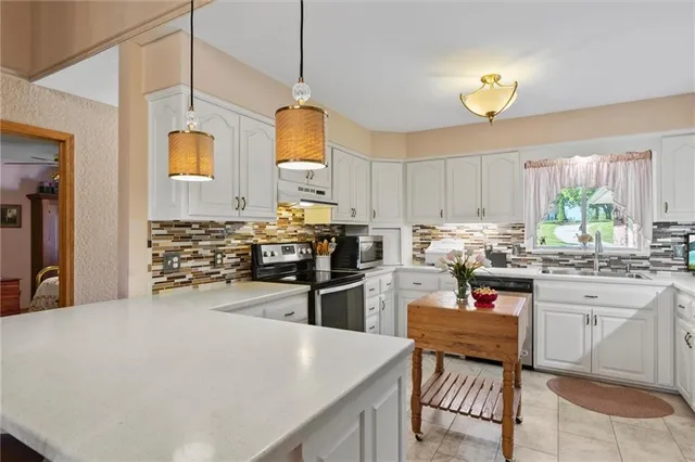 $468,500 | 1600 Golf Club Drive South, Richmond, MO 64085