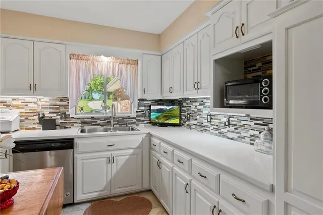 $468,500 | 1600 Golf Club Drive South, Richmond, MO 64085