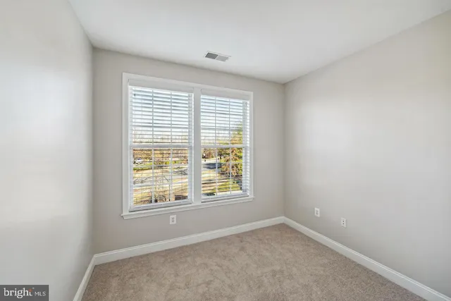 $625,000 | 9405 Blackwell Road, Unit 305, Rockville, MD 20850