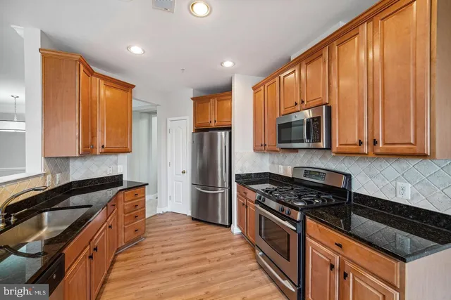 $625,000 | 9405 Blackwell Road, Unit 305, Rockville, MD 20850