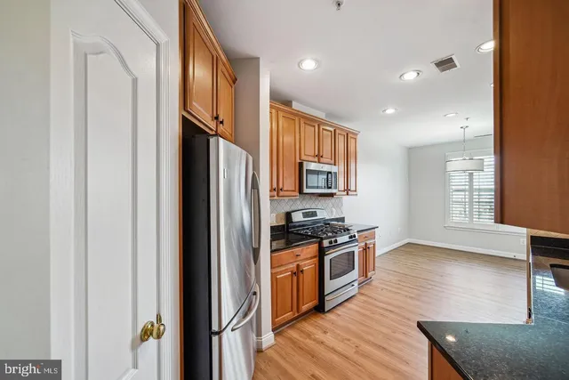 $625,000 | 9405 Blackwell Road, Unit 305, Rockville, MD 20850