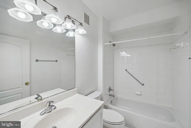 $625,000 | 9405 Blackwell Road, Unit 305, Rockville, MD 20850