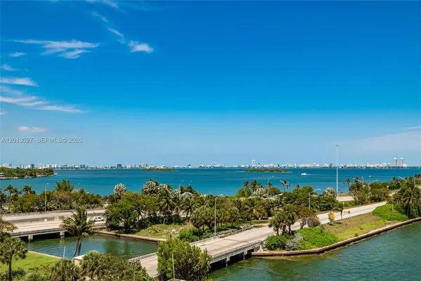 $2,950 | 600 Northeast 36th Street, Unit 706, Miami, FL 33137