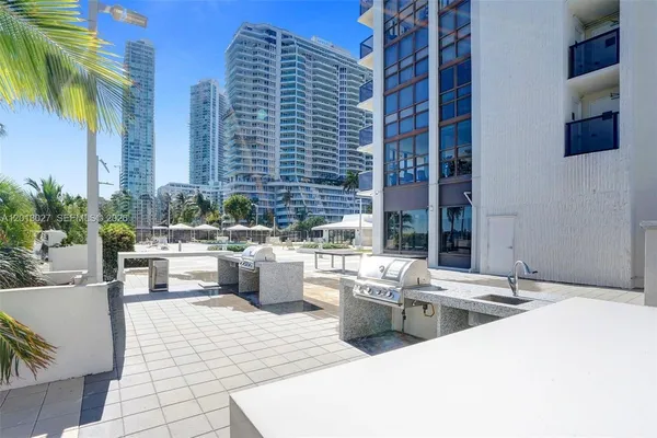 $2,950 | 600 Northeast 36th Street, Unit 706, Miami, FL 33137