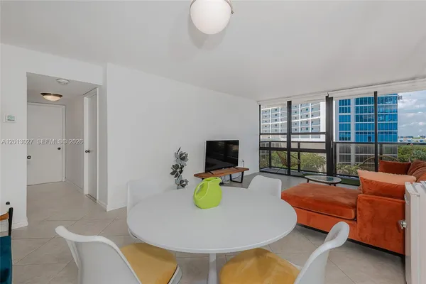 $2,950 | 600 Northeast 36th Street, Unit 706, Miami, FL 33137