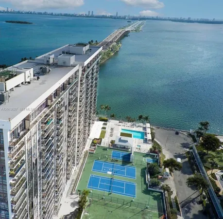 $2,950 | 600 Northeast 36th Street, Unit 706, Miami, FL 33137