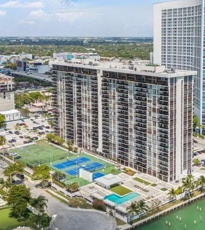 $2,950 | 600 Northeast 36th Street, Unit 706, Miami, FL 33137