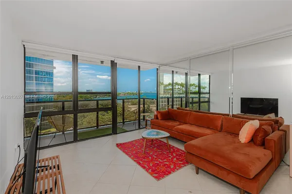 $2,950 | 600 Northeast 36th Street, Unit 706, Miami, FL 33137
