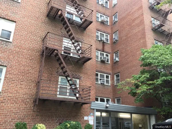 $345,000 | 66-10 149th Street, Unit 3F | Kew Gardens Hills