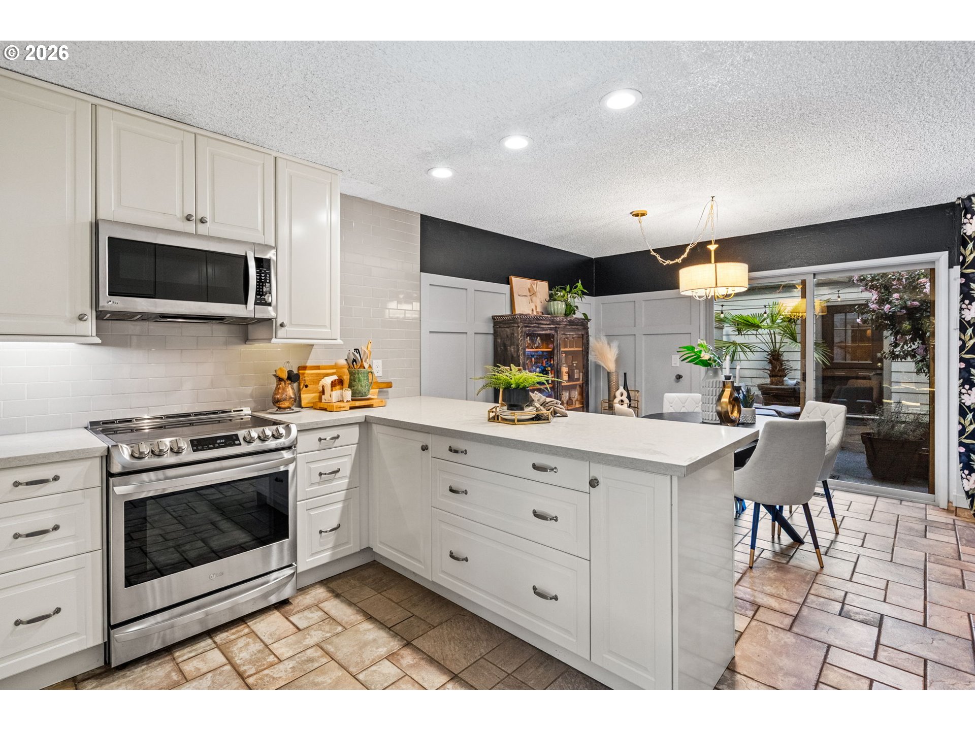 1200 Northeast Territorial Road, Unit 72 Canby, OR 97013 - Photo 12 of 46 Kitchen