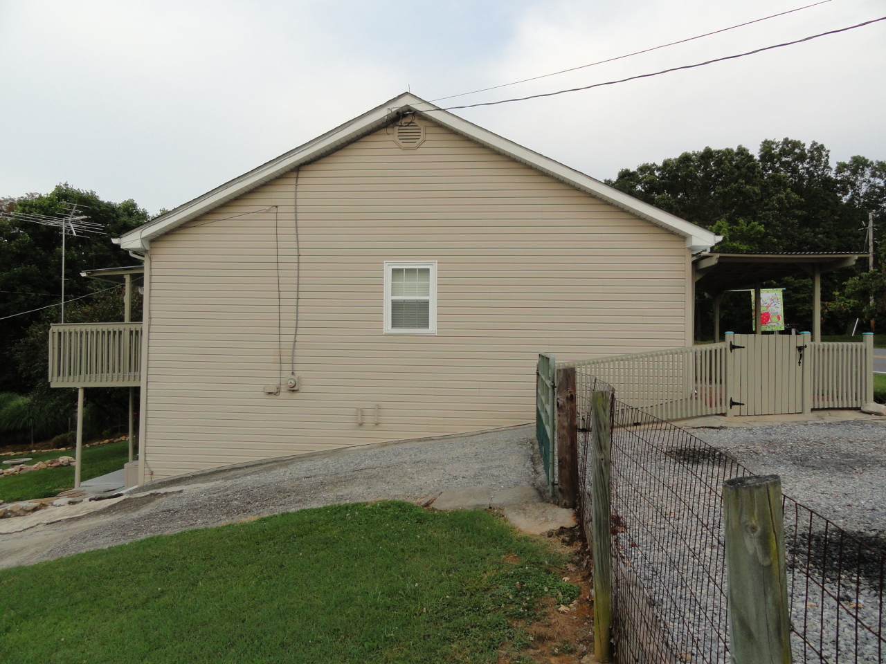 12948 Hardy Road Hardy, VA 24101 - Photo 9 of 37 Left View