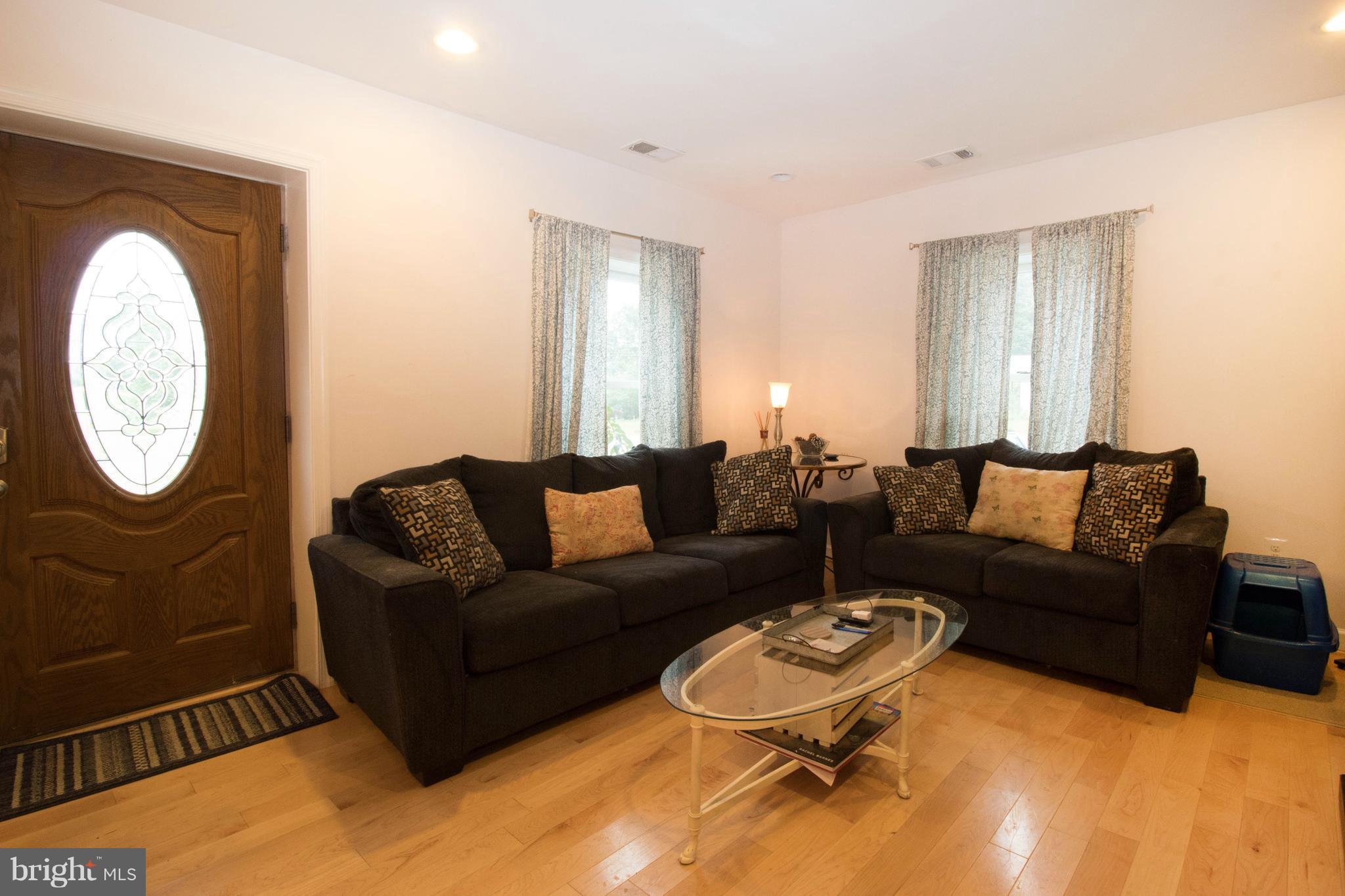 9599 Elihu Hill Road Marshall, VA 20115 - Photo 7 of 21 Living Room