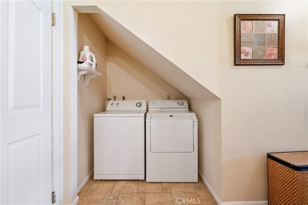 5145 Northfork Place Paso Robles, CA 93446 - Photo 24 of 62 a utility room with dryer and washer