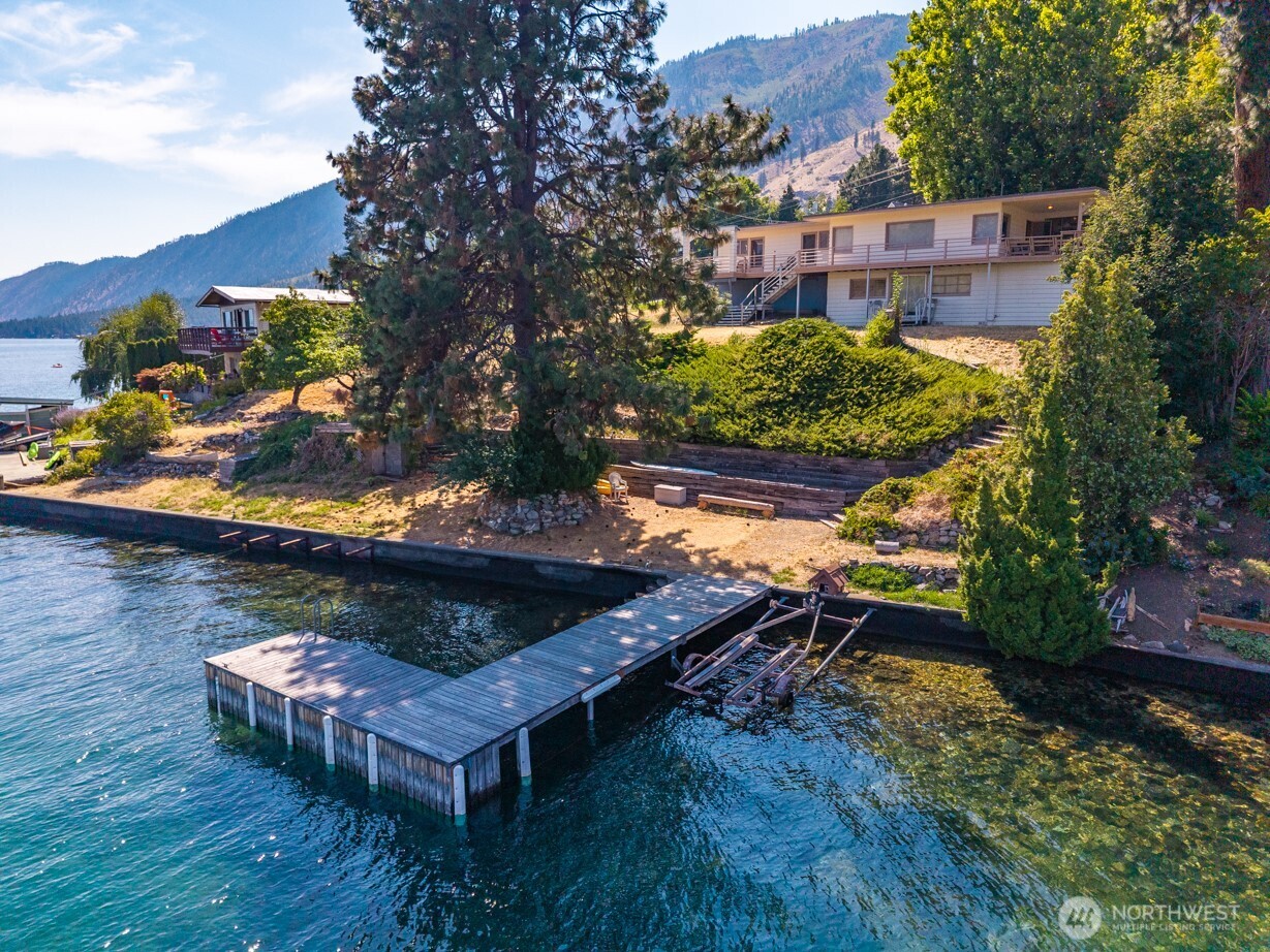 15082 South Lakeshore Road Chelan, WA 98816 - Photo 1 of 36