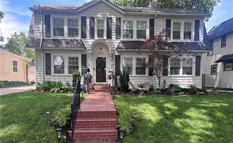 $475,000 | 202 West Dartmouth Road, Kansas City, MO 64113