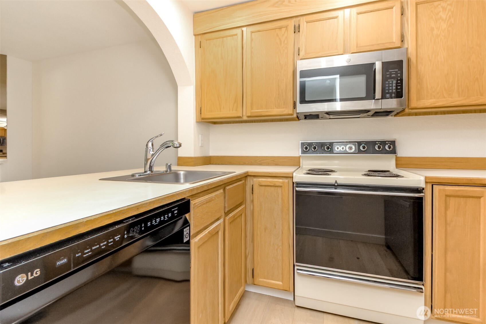 17311 119th Lane Southeast, Unit 3 Renton, WA 98058 - Photo 9 of 34