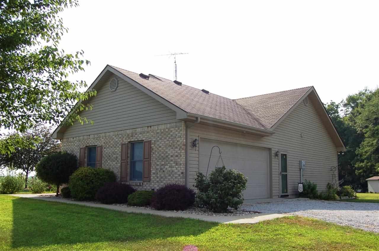 246 North County Road East Flora, IN 46929 - Photo 2 of 5