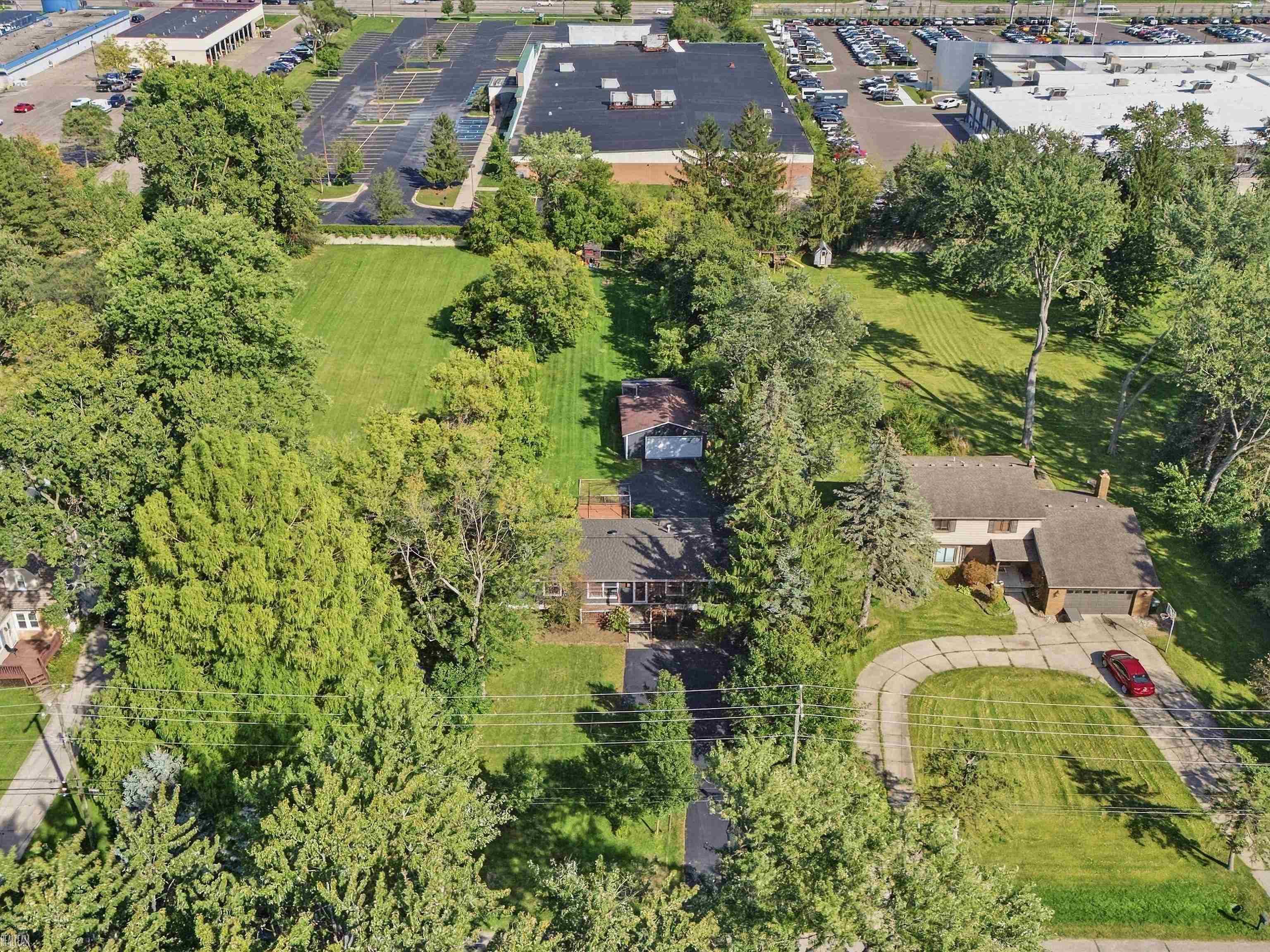 2789 Hickory Lawn Road Rochester, MI 48307 - Photo 28 of 34 50222077-e604d751-adee-48d9-969a-e67c6b31c3fb.JPG