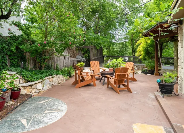a view of a backyard with sitting area and furniture