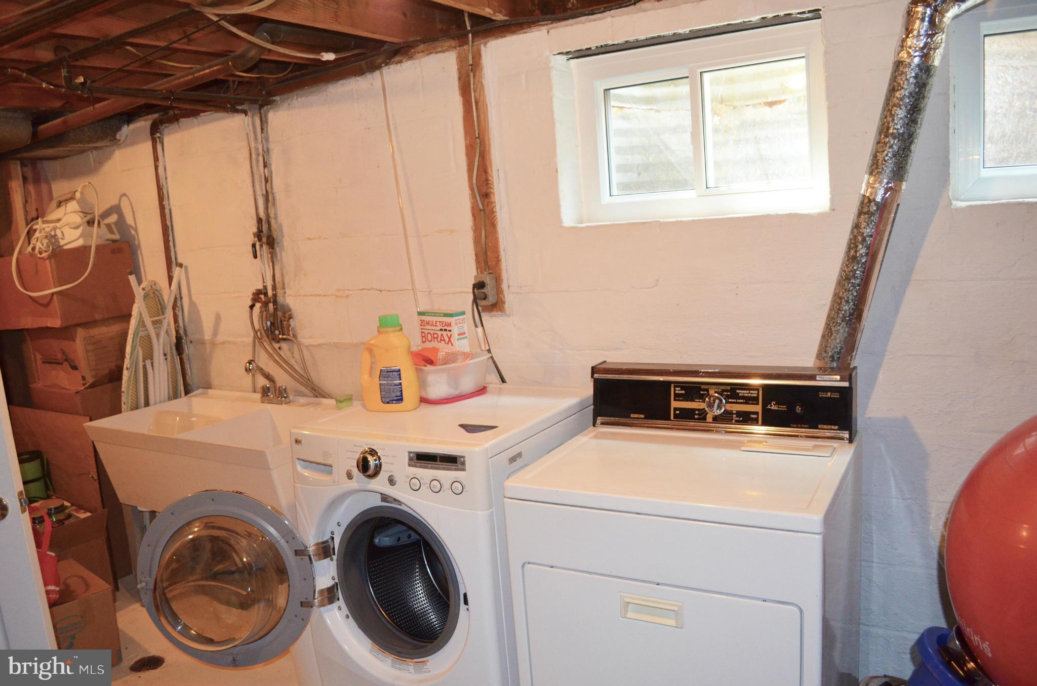 5534 Callander Drive Springfield, VA 22151 - Photo 17 of 20 a utility room with dryer and washer