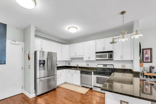 $275,000 | 1133 South State Street, Unit 403B, Chicago, IL 60605