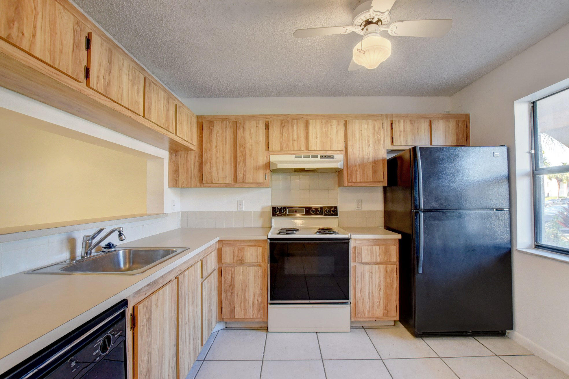 22052 Palms Way, Unit 105 Boca Raton, FL 33433 - Photo 3 of 43 16_dsc_7997_7998_7999_8000_8001