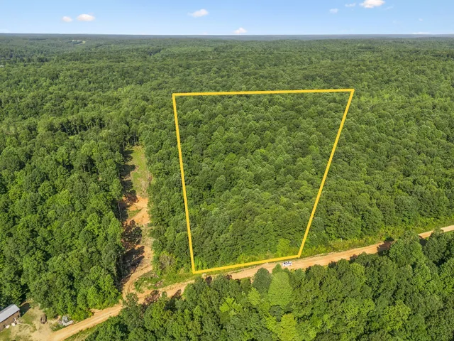 a view of a tennis court