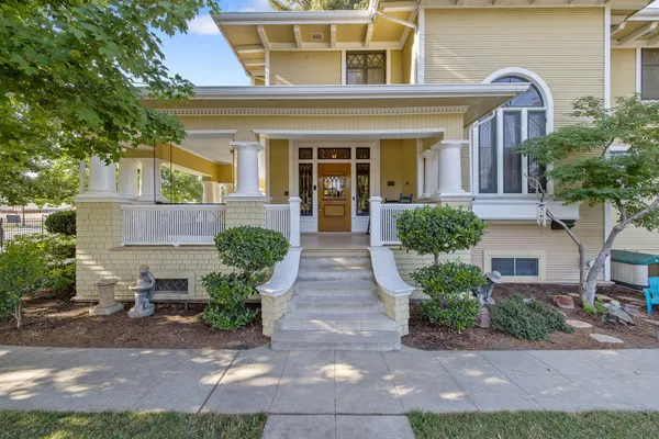$950,000 | 631 North Encina Street, Visalia, CA 93291