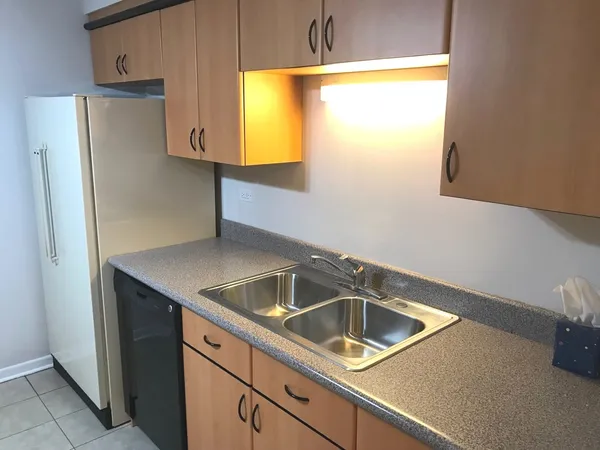 $2,500 | 819 Tomawadee Drive, Park Ridge, IL 60068