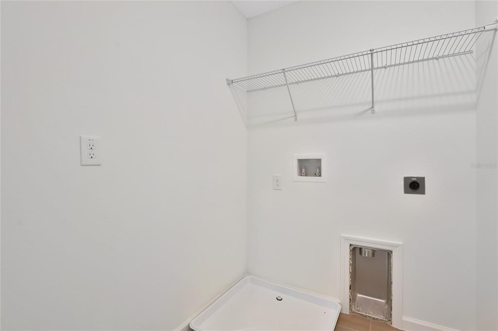 6169 Southwest 64th St Road Ocala, FL 34474 - Photo 20 of 25 a bathroom with a bathtub