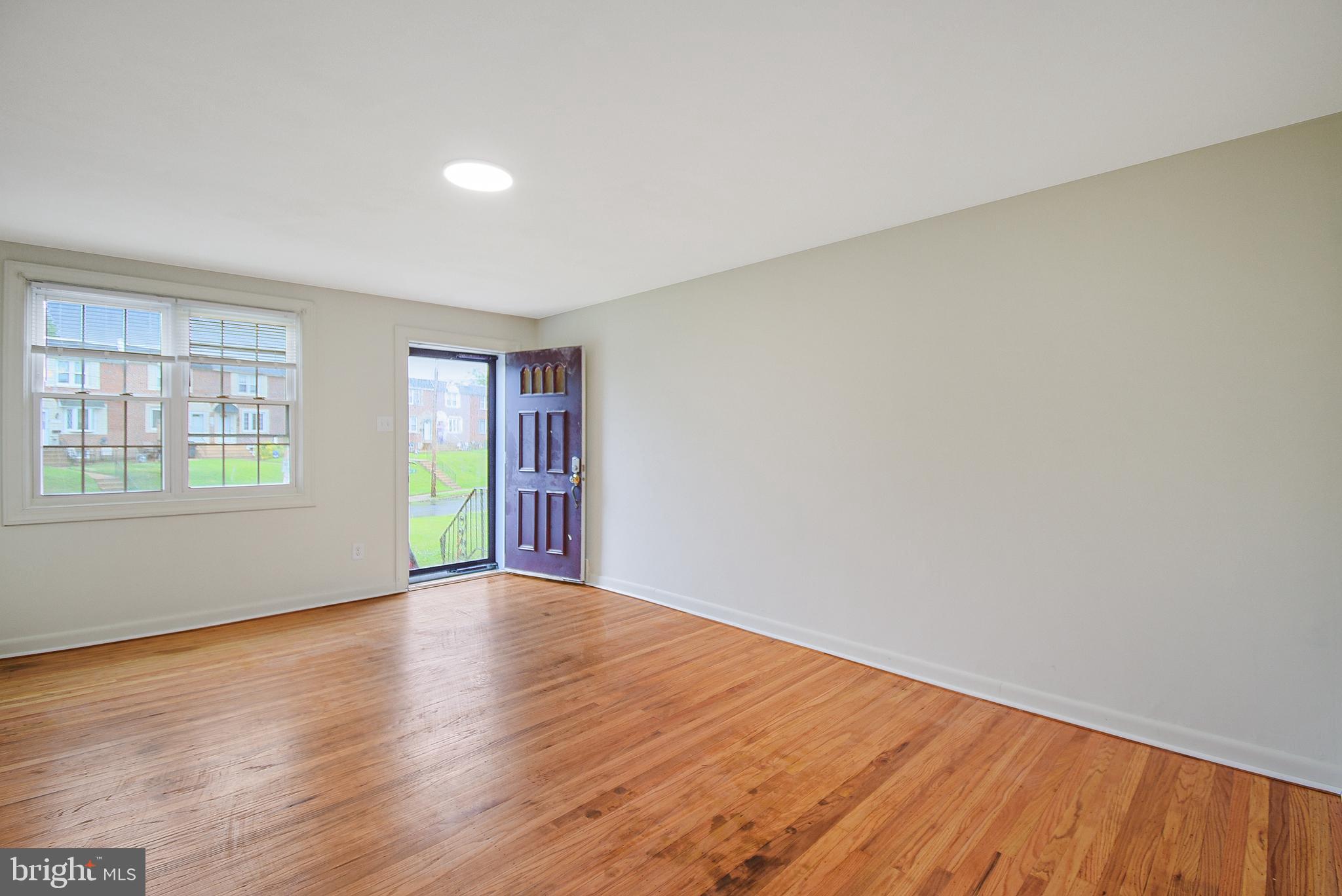 505 Stratford Road Glenolden, PA 19036 - Photo 3 of 15 Living room