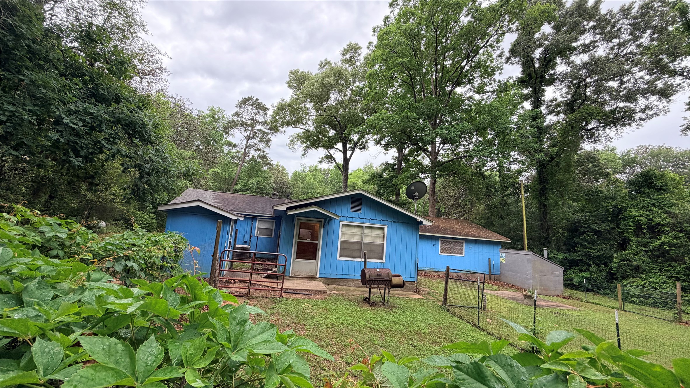 352 North George Jones Road Livingston, TX 77351 - Photo 3 of 37