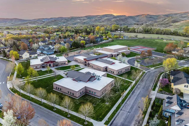 $659,900 | 12733 North 10th Avenue, Boise, ID 83714