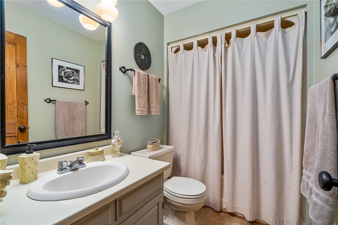 898 Reed Creek Point Hartwell, GA 30643 - Photo 13 of 35