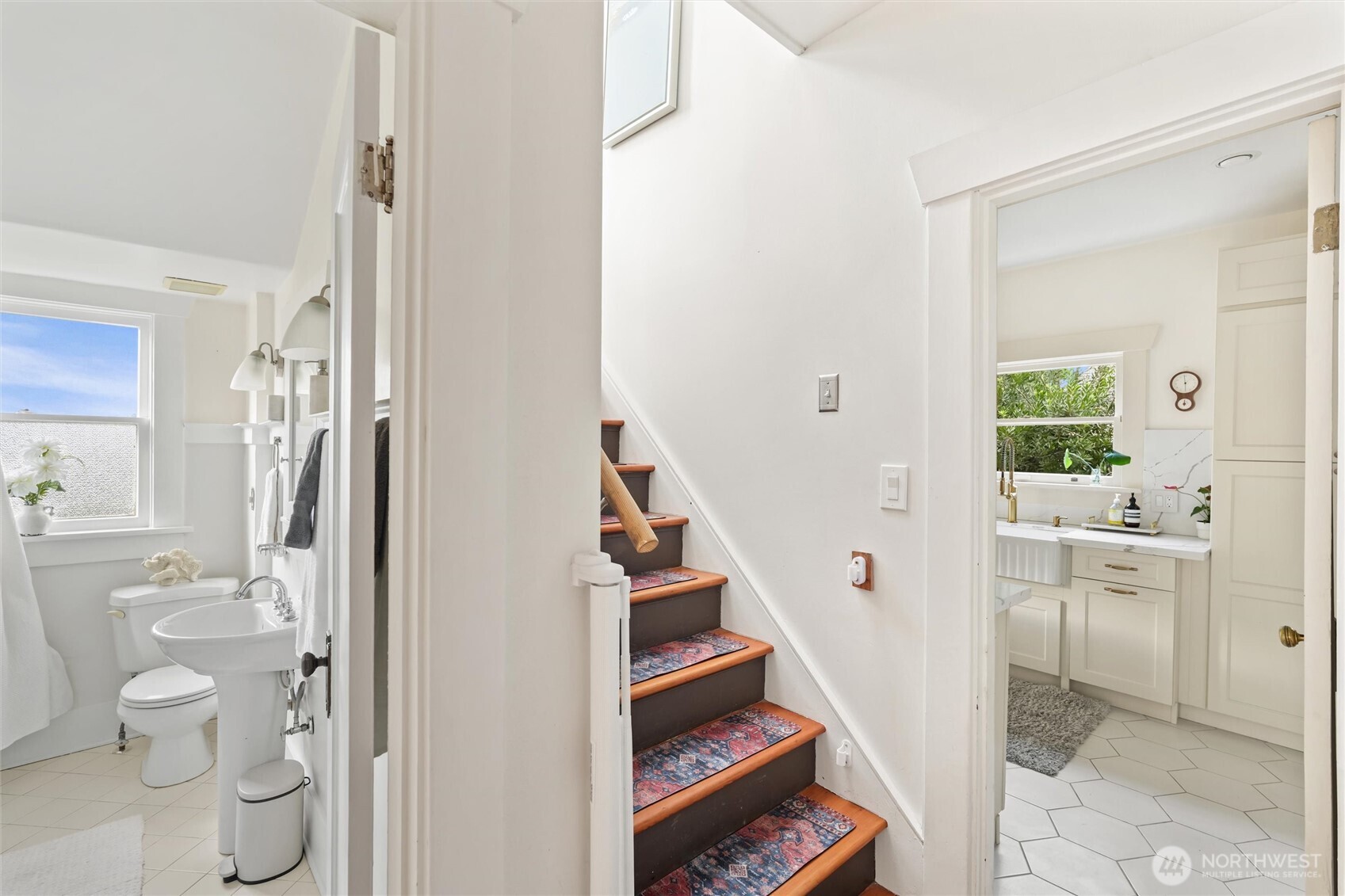 360 Howe Street Seattle, WA 98109 - Photo 16 of 39 Gallery Image 16
