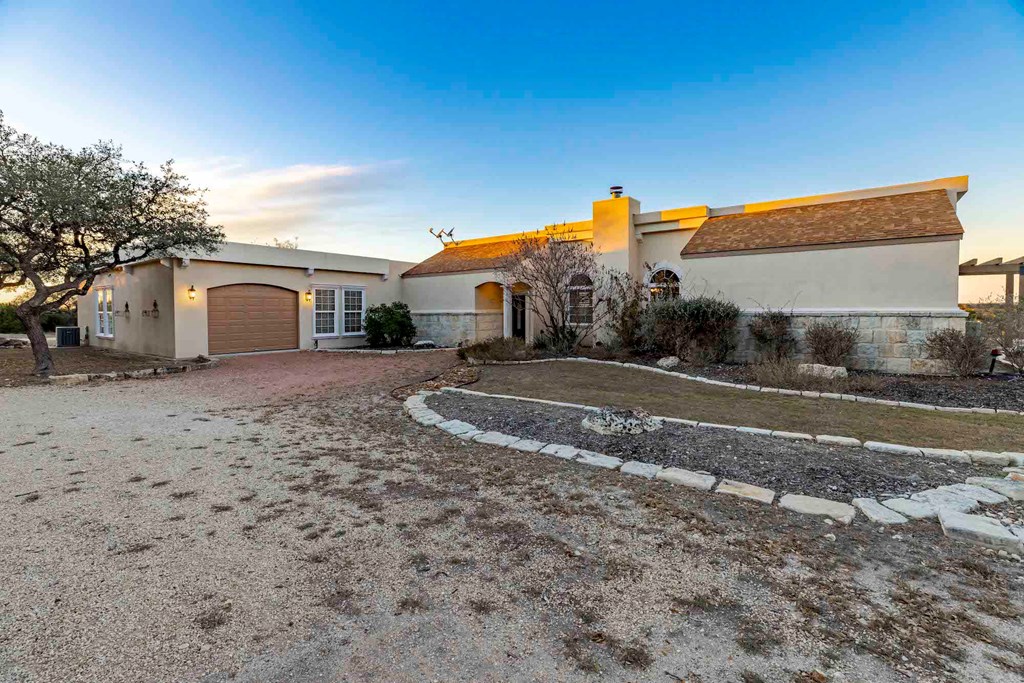 157 McCullough Ranch Road Kerrville, TX 78028 - Photo 20 of 75