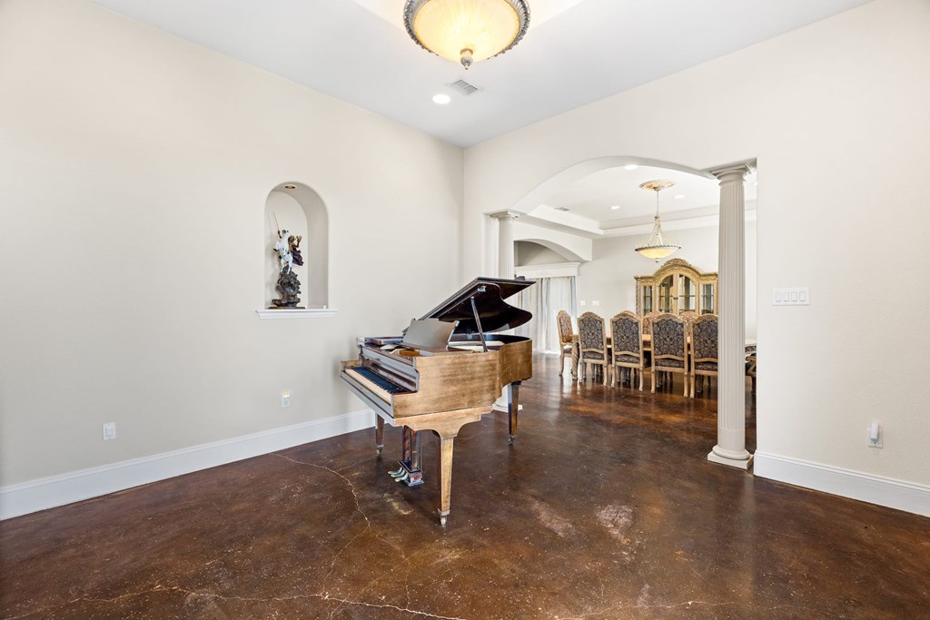 157 McCullough Ranch Road Kerrville, TX 78028 - Photo 38 of 75 a workspace room with furniture and wooden floor