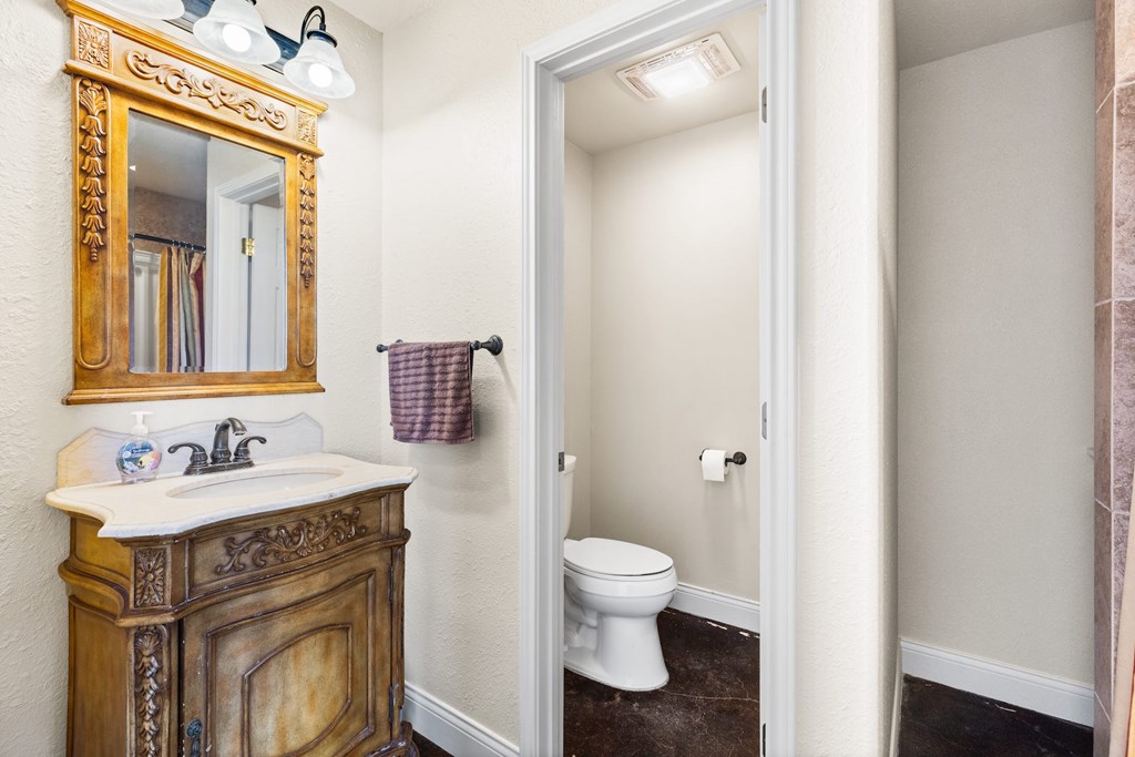 157 McCullough Ranch Road Kerrville, TX 78028 - Photo 52 of 75 a bathroom with a sink and a toilet