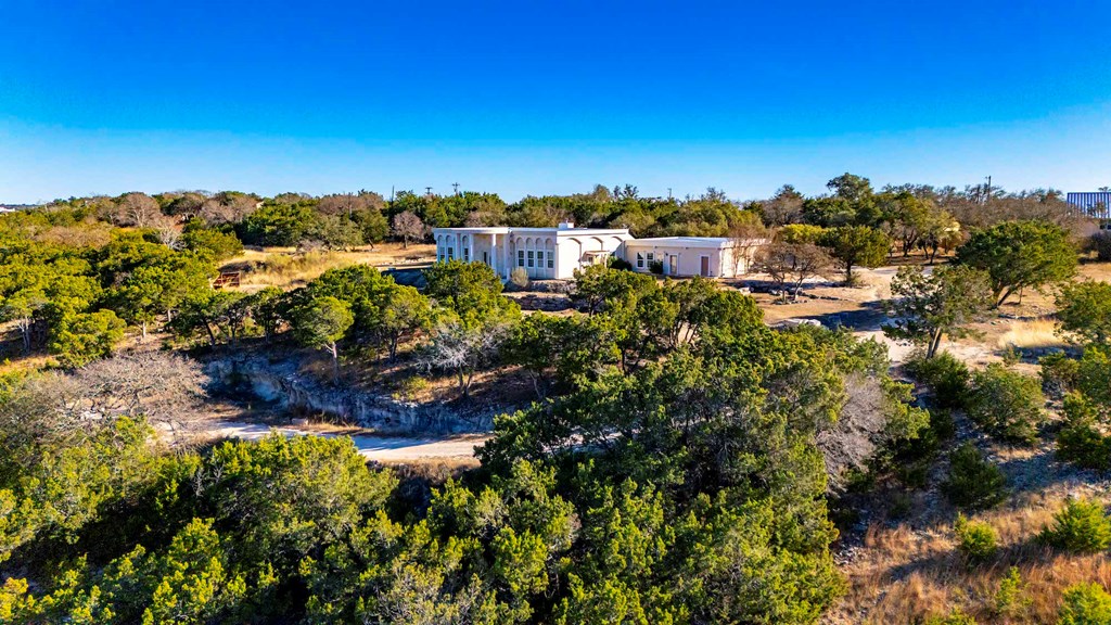 157 McCullough Ranch Road Kerrville, TX 78028 - Photo 6 of 75 a view of a city