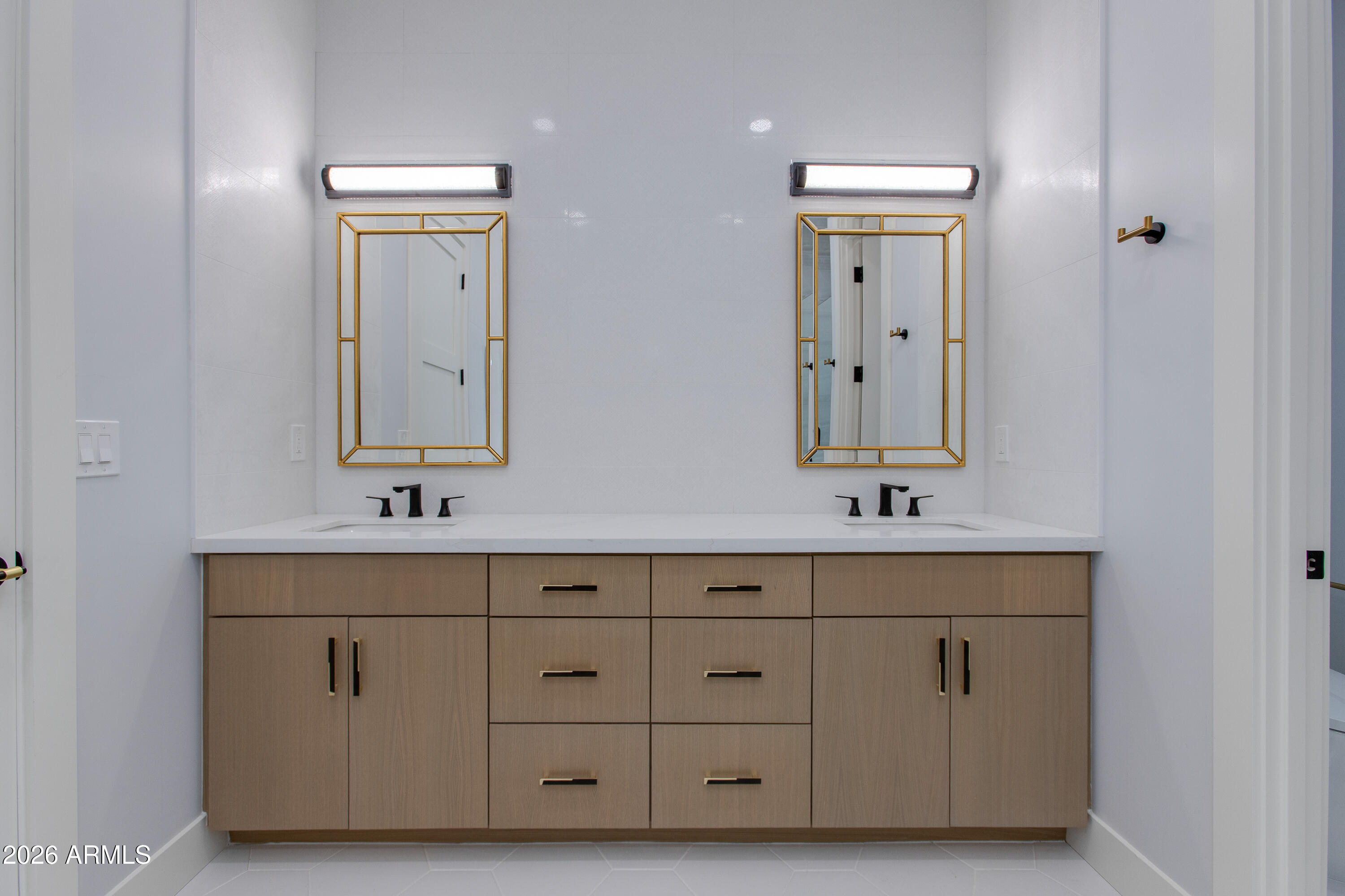 3834 North 34th Street Phoenix, AZ 85018 - Photo 14 of 24 2nd Floor Primary Bath