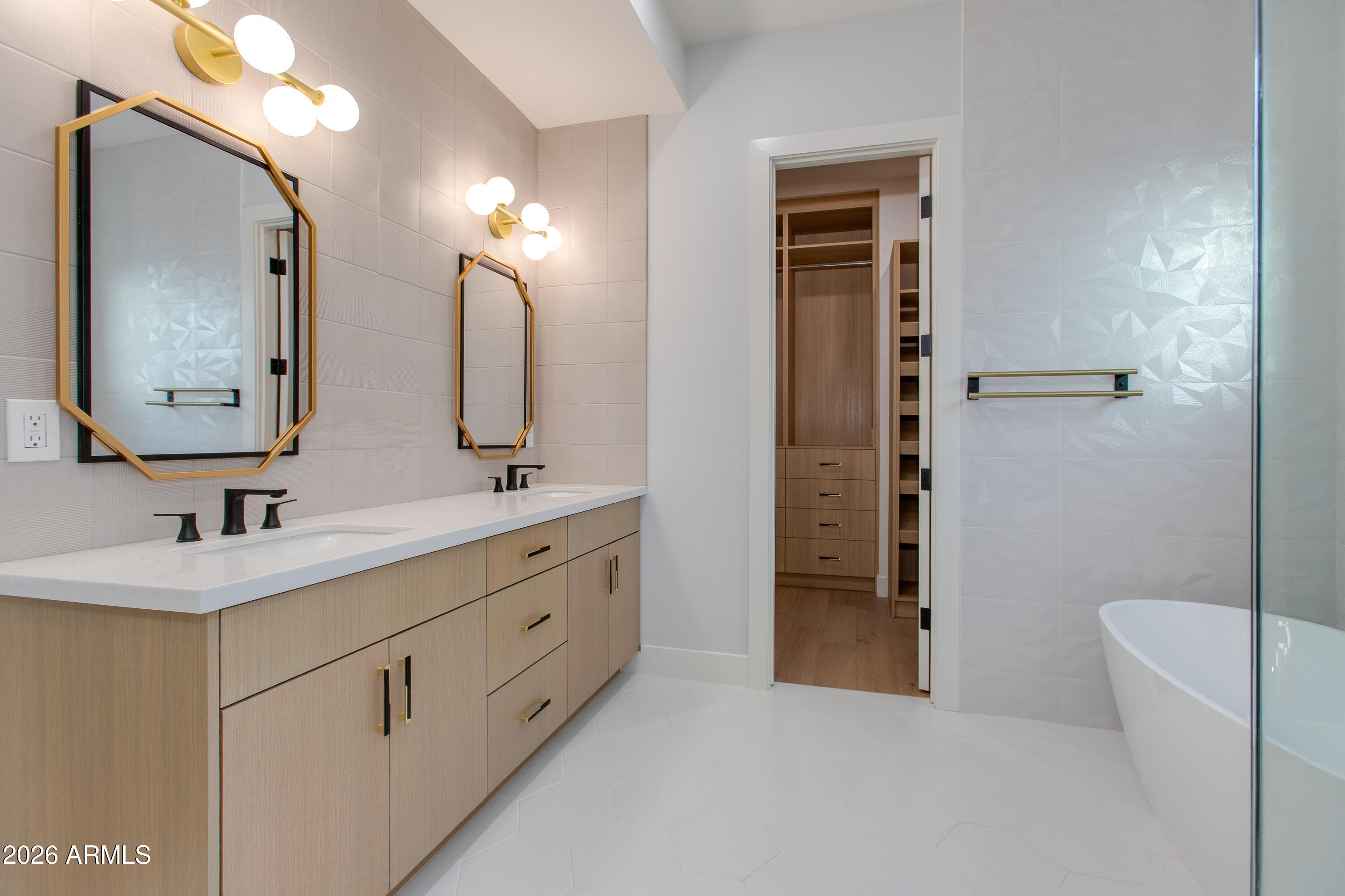 3834 North 34th Street Phoenix, AZ 85018 - Photo 9 of 24 1st Floor Primary Bath